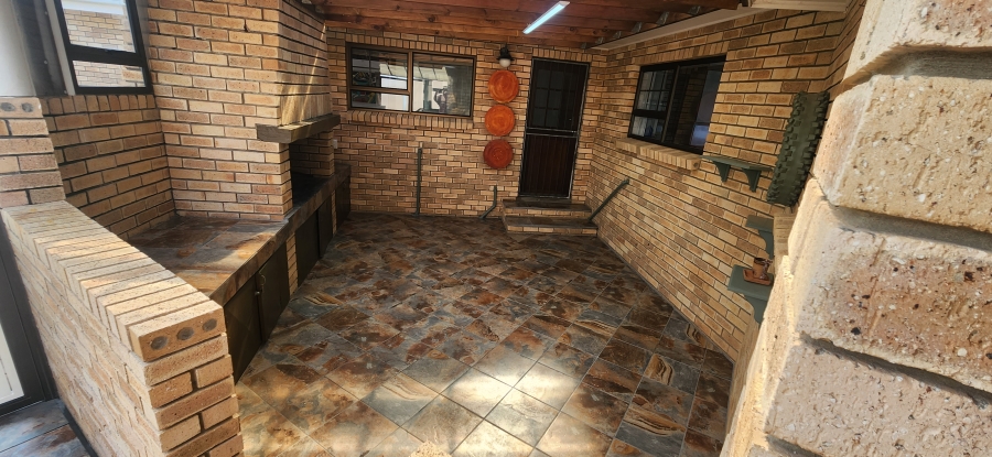 5 Bedroom Property for Sale in Dana Bay Western Cape